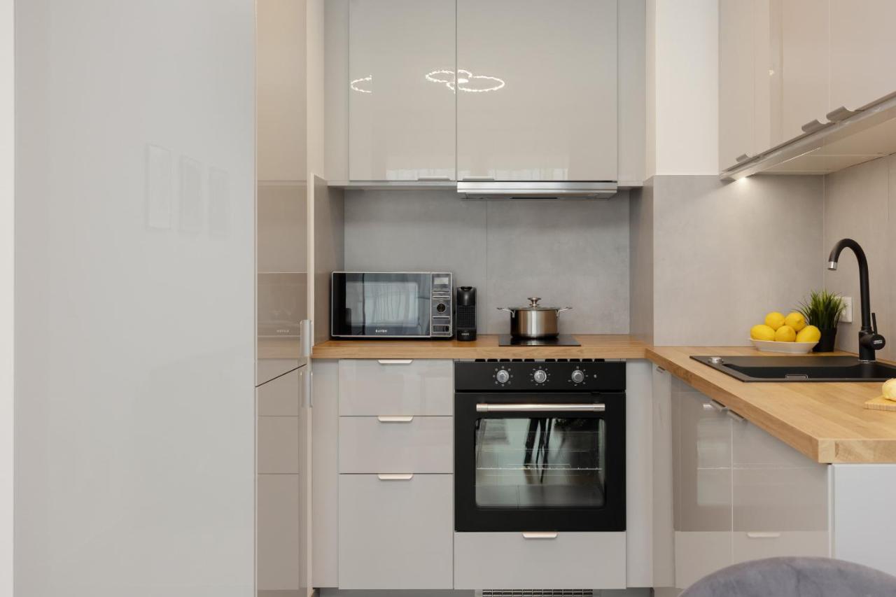 Cozy Apartments With Parking In The 19Th District By Noclegi Renters Warschau Buitenkant foto
