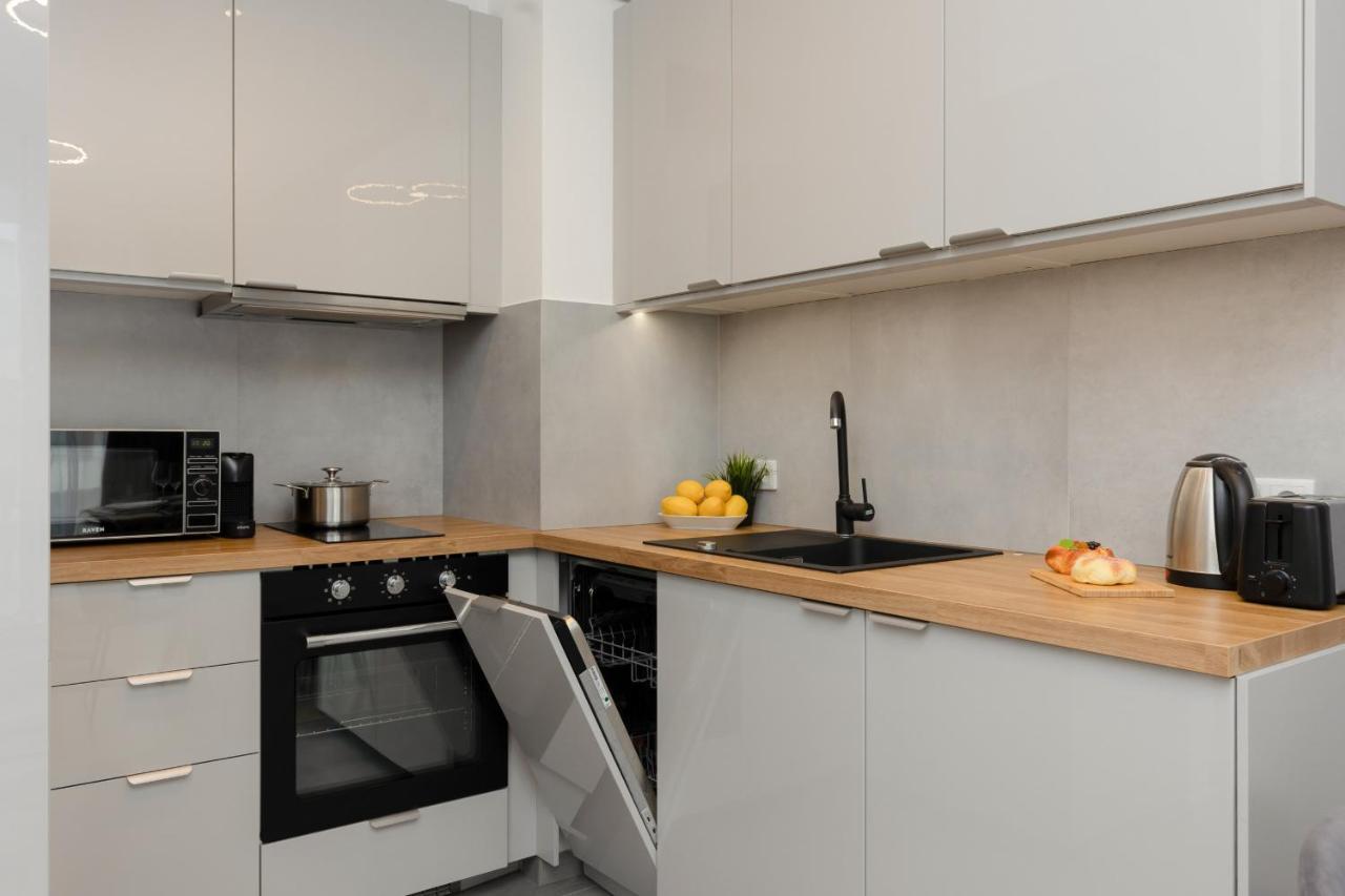 Cozy Apartments With Parking In The 19Th District By Noclegi Renters Warschau Buitenkant foto