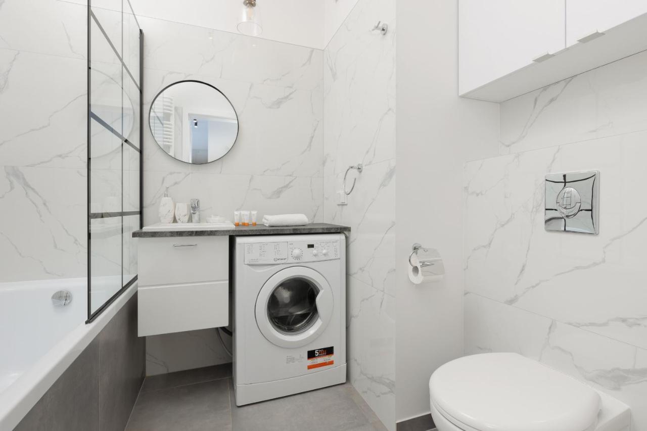 Cozy Apartments With Parking In The 19Th District By Noclegi Renters Warschau Buitenkant foto