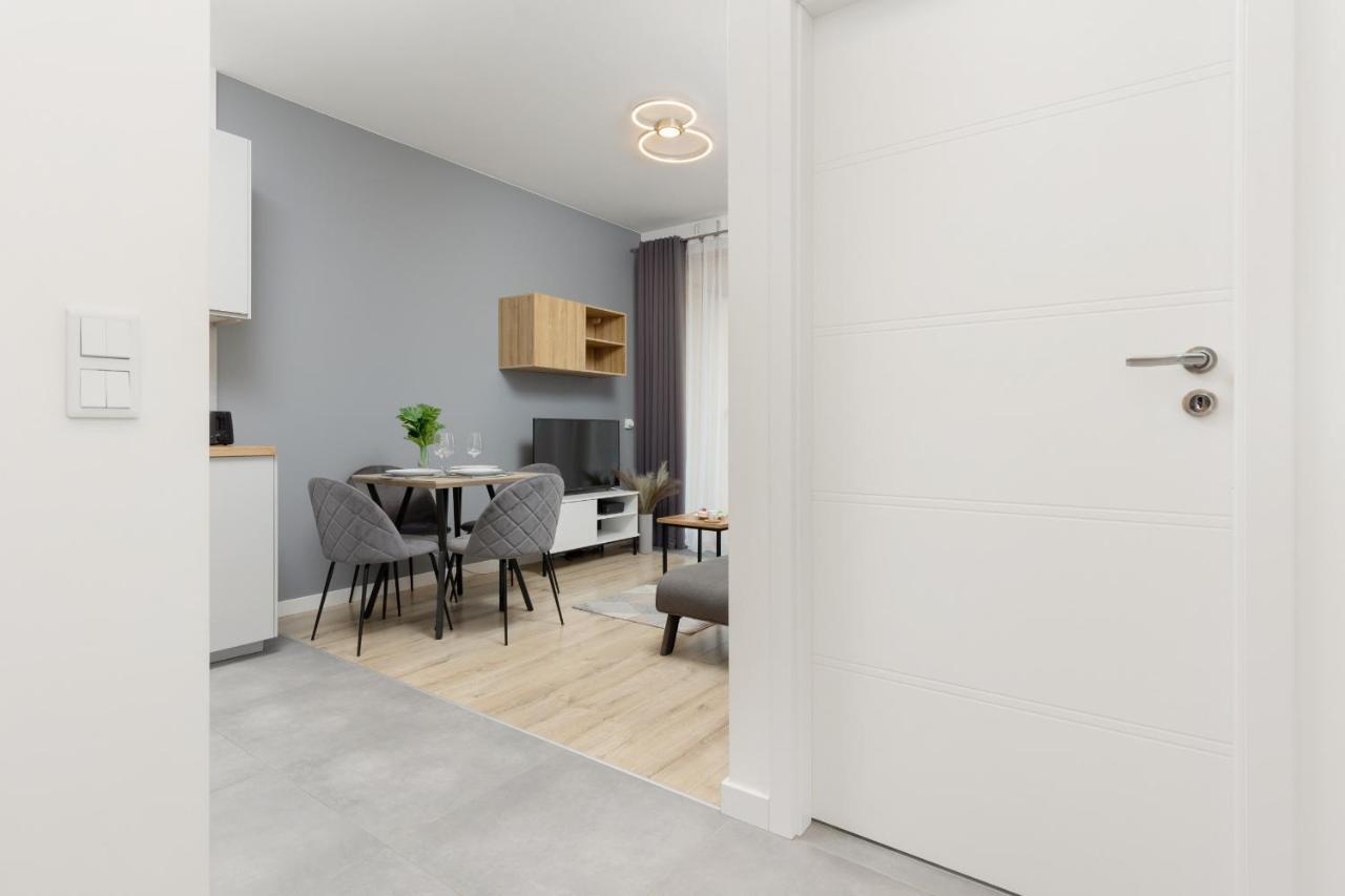 Cozy Apartments With Parking In The 19Th District By Noclegi Renters Warschau Buitenkant foto